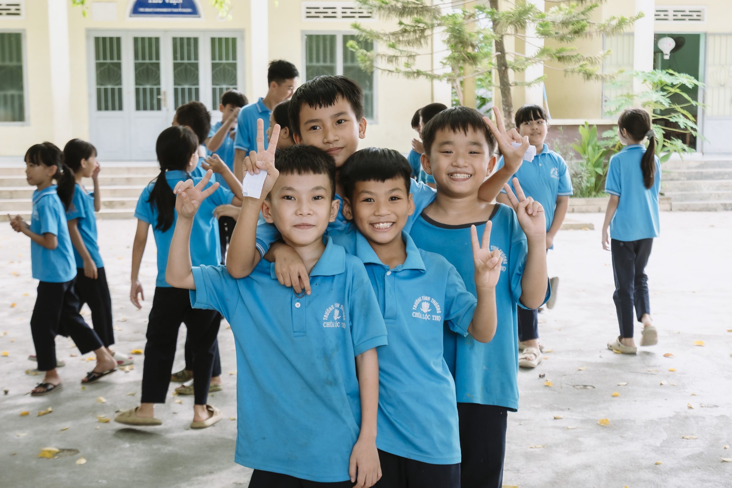 (Các em học sinh tại Mái ấm Chùa Lộc Thọ)